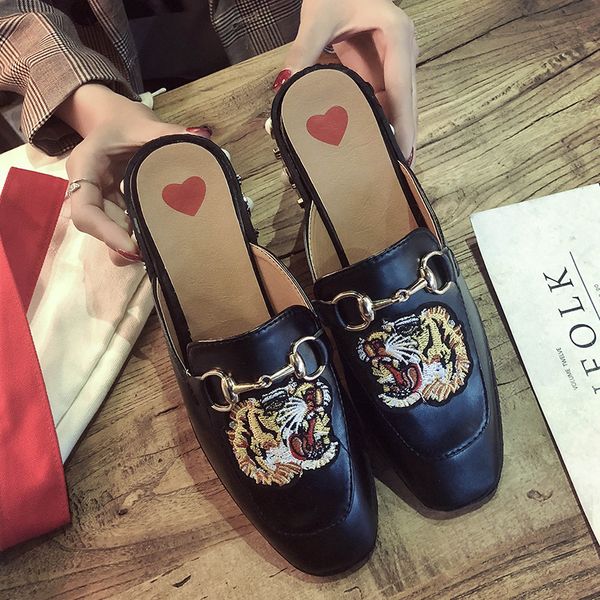 fashion brand womens shoes embroidered shoes flat bottom student cauual style sandals girl slipper classic chain animal pics hot, Black
fashion brand womens shoes embroidered shoes flat bottom student cauual style sandals girl slipper classic chain animal pics hot, Black