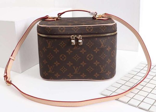 2019 women cases bags women's cosmetic bags sale fashion women classical casual wallets purses cosmetic cases bag whole f19 f21
2019 women cases bags women's cosmetic bags sale fashion women classical casual wallets purses cosmetic cases bag whole f19 f21