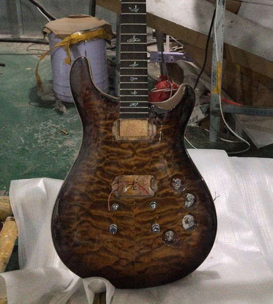 супер rare private stock paul smith brown стеганый maple top электрогитара abalone птицы инкрустация, 2 хамбакеров, eagle logo headstock
супер rare private stock paul smith brown стеганый maple top электрогитара abalone птицы инкрустация, 2 хамбакеров, eagle logo headstock