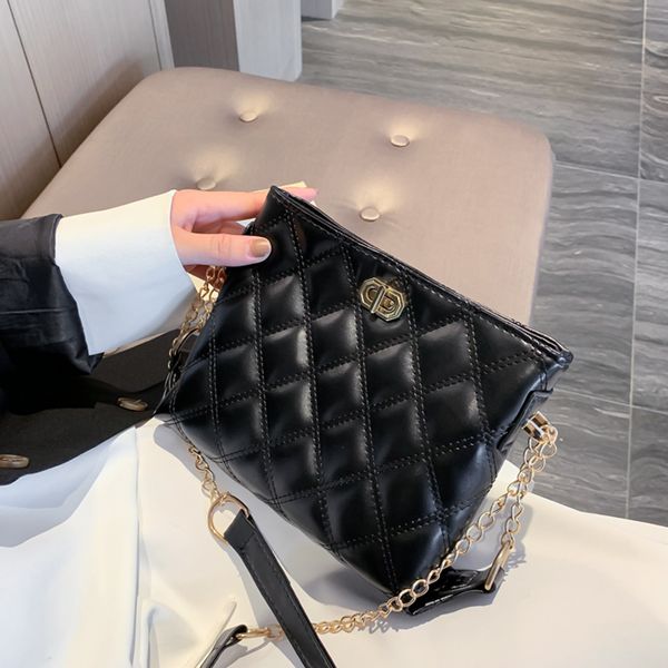 promotifashion women bag diamond lattice messenger bags black bucket concise leather shoulder handbags
promotifashion women bag diamond lattice messenger bags black bucket concise leather shoulder handbags