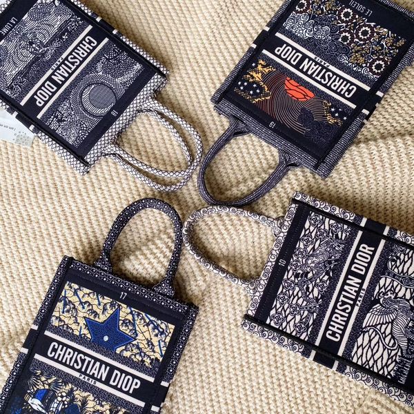 spring 2020 new star same women's bag embroidered handbag internet celebrity tarot card printed letter tote bag shopping
spring 2020 new star same women's bag embroidered handbag internet celebrity tarot card printed letter tote bag shopping