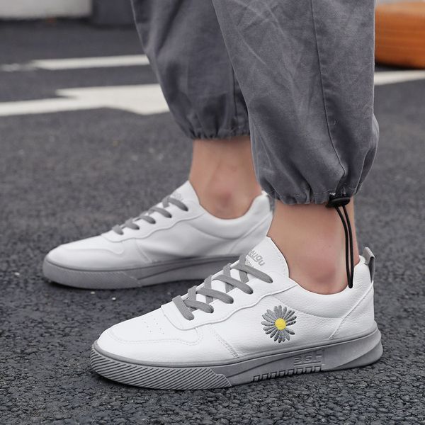 spring 2020 new fashion men's casual shoes tide shoes breathable summer korean fashion wild white shoes, Black
spring 2020 new fashion men's casual shoes tide shoes breathable summer korean fashion wild white shoes, Black
