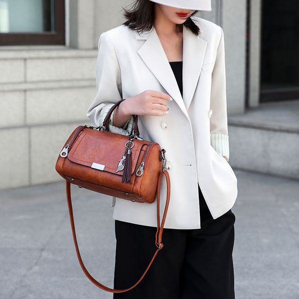 2020 frosted leather tassel hanging women shoulder messenger bag solid boston handbags purses and handbags
2020 frosted leather tassel hanging women shoulder messenger bag solid boston handbags purses and handbags