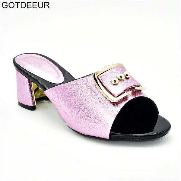new plus size shoes women heel slip on shoes for women italian elegant crystal decorated with rhinestone wedding low heels, Black
new plus size shoes women heel slip on shoes for women italian elegant crystal decorated with rhinestone wedding low heels, Black