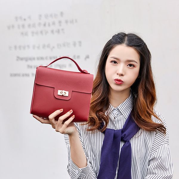 2020 new women bag mini bag crossbody shoulder simple small fashion handbag clutch pu leather
2020 new women bag mini bag crossbody shoulder simple small fashion handbag clutch pu leather