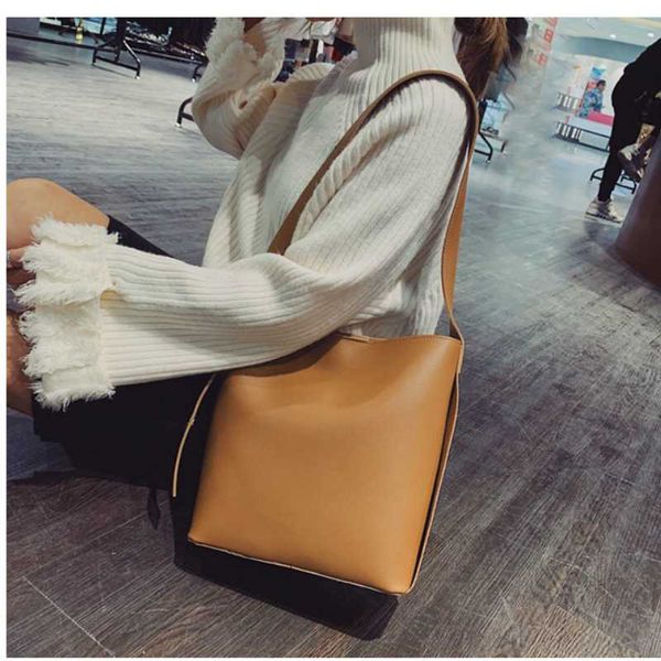 2020 new fashion bucket bag simple portable fashion messenger bag female solid color handbag
2020 new fashion bucket bag simple portable fashion messenger bag female solid color handbag