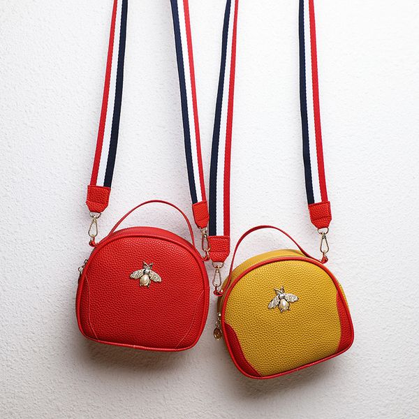 2020 summer vintage leather women shoulder bag fashion ribbon bee square sling bag all-match crossbody messenger
2020 summer vintage leather women shoulder bag fashion ribbon bee square sling bag all-match crossbody messenger