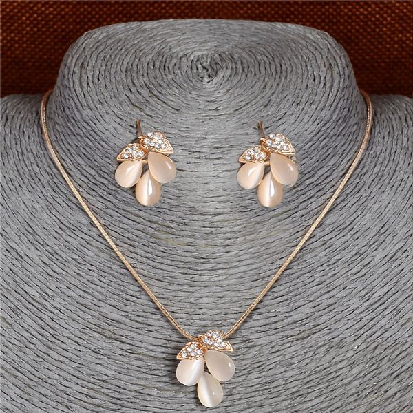 fahion women gold jewelry set opal stone flower pendant necklace crystal rhinestones earrings wedding jewelry party accessories
fahion women gold jewelry set opal stone flower pendant necklace crystal rhinestones earrings wedding jewelry party accessories