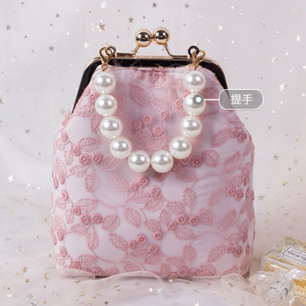 2020 angelatracy new arrival metal frame daily bag floral lace pearl flower lady purse chain messenger handbag shoulder bag
2020 angelatracy new arrival metal frame daily bag floral lace pearl flower lady purse chain messenger handbag shoulder bag