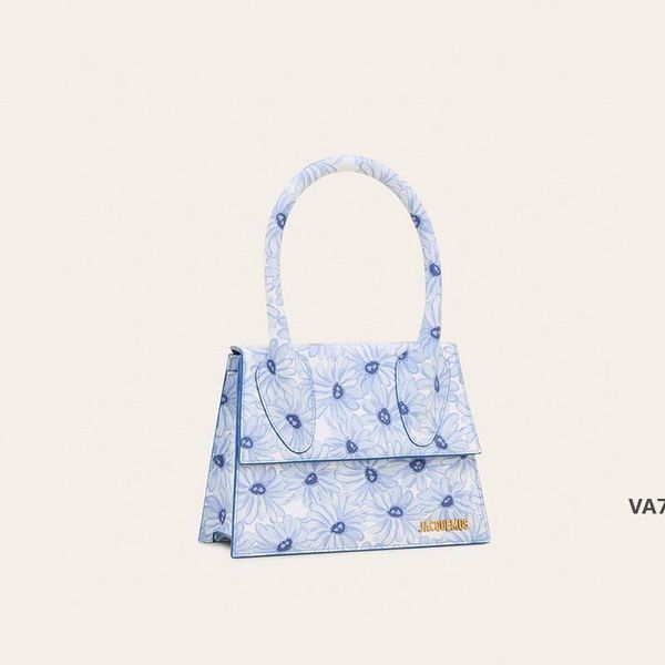 factory direct selling small mini women handbags 2020 new lettered bag le grand chiquito blue flower bag shoulder handbagva7 
factory direct selling small mini women handbags 2020 new lettered bag le grand chiquito blue flower bag shoulder handbagva7
