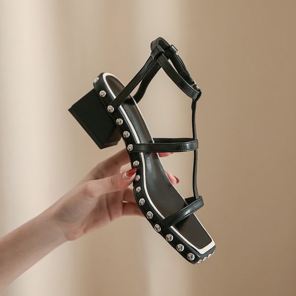 genuine leather women sandals 4cm med heel t-strap rivets summer shoes woman black green casual shoes size 34-42
genuine leather women sandals 4cm med heel t-strap rivets summer shoes woman black green casual shoes size 34-42
