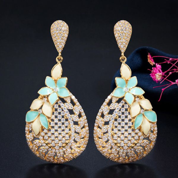 2020 new fashion golden retro hollow cz zircon earrings wedding bride dressing,dinner ball party jewelry, Silver
2020 new fashion golden retro hollow cz zircon earrings wedding bride dressing,dinner ball party jewelry, Silver