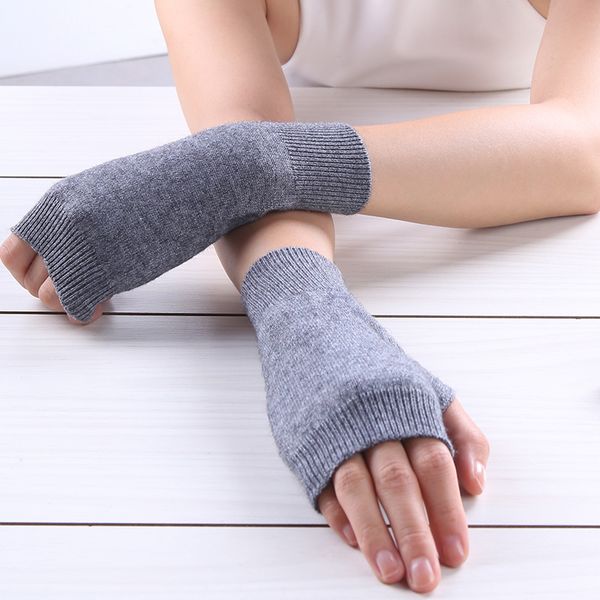 2018 short cashmere autumn winter gloves half finger warm wool wrist sleeve have finger hole exposed korean female lovely, Blue;gray
2018 short cashmere autumn winter gloves half finger warm wool wrist sleeve have finger hole exposed korean female lovely, Blue;gray
