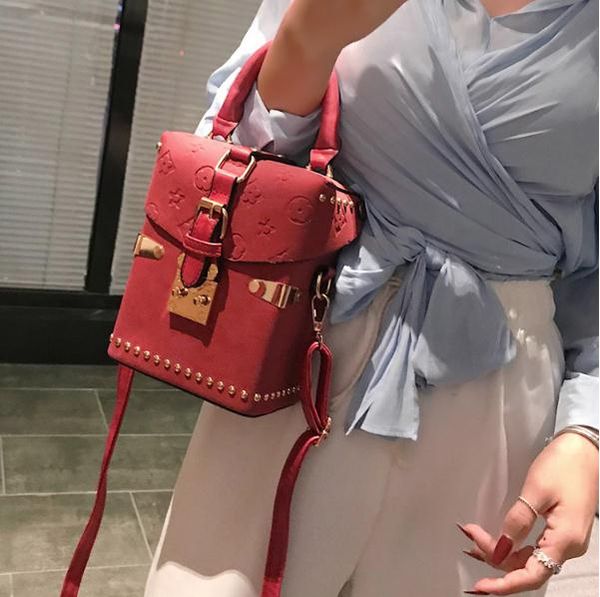 2019 autumn and winter new women's bags retro sand rivet pressing flower box bags small square obliqueaaa36
2019 autumn and winter new women's bags retro sand rivet pressing flower box bags small square obliqueaaa36