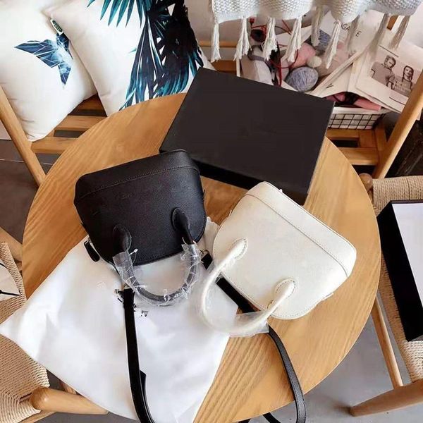 classic cowhide word mother and daughter hand the bill of lading genuine leather handbag shoulder bags shell package designer shoulder bag
classic cowhide word mother and daughter hand the bill of lading genuine leather handbag shoulder bags shell package designer shoulder bag