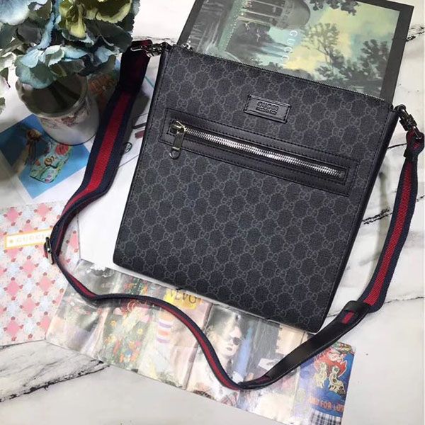the men zipper square bag crossbody classic fashion beautiful printed real leather stripe clutch purses bags for men business high quality
the men zipper square bag crossbody classic fashion beautiful printed real leather stripe clutch purses bags for men business high quality