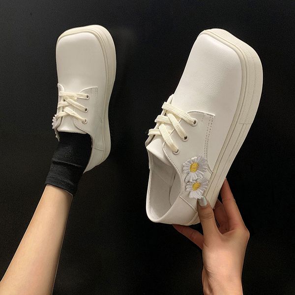 2020 fashion canvas cross lace-up platform flat heel ladies classic black square toe casual chunky flowers shoes plus size 35-39
2020 fashion canvas cross lace-up platform flat heel ladies classic black square toe casual chunky flowers shoes plus size 35-39