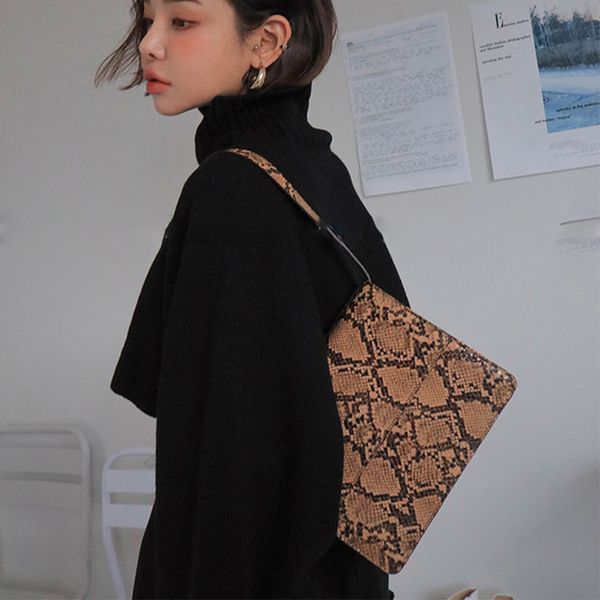 vintage serpentine crossbody bags for women pu leather serpentine women's handbags solid color flip lady messenger bags
vintage serpentine crossbody bags for women pu leather serpentine women's handbags solid color flip lady messenger bags