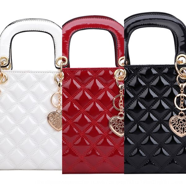 female 2019 fashion hand pendant shoulder lingge small xiangfeng shoulder bag casual pendant messenger bag, White
female 2019 fashion hand pendant shoulder lingge small xiangfeng shoulder bag casual pendant messenger bag, White