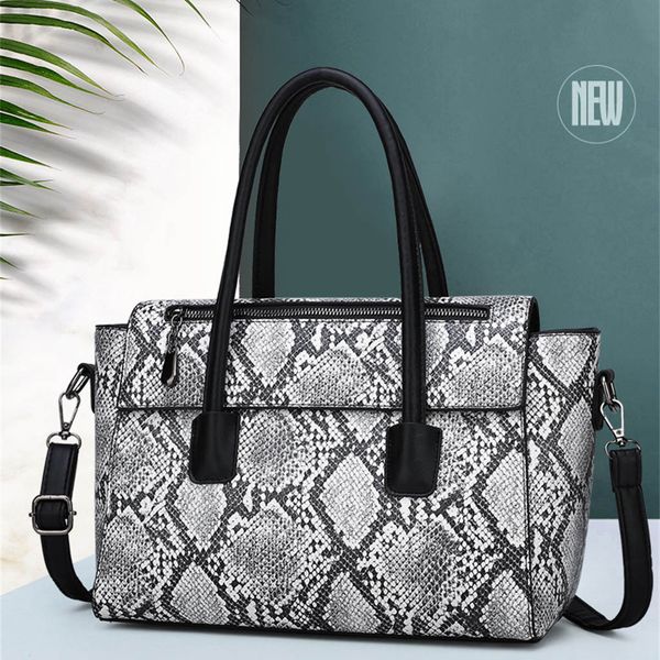 women snake skin male shoulder bags vintage crossbody bags retro zipper large capacity ladies zipper handbags bolsa feminina
women snake skin male shoulder bags vintage crossbody bags retro zipper large capacity ladies zipper handbags bolsa feminina