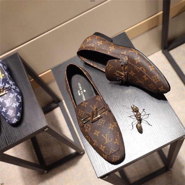 19ss crown printed mens dress shoes men luxury british wind trend men formal wedding business blue leather loafers shoes men, Black
19ss crown printed mens dress shoes men luxury british wind trend men formal wedding business blue leather loafers shoes men, Black