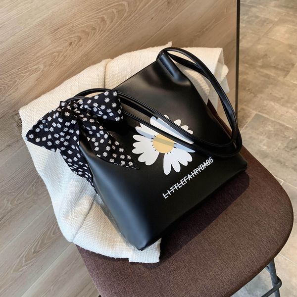 original design fashion elegant tote handbag shoulder bag trendy daisy print bucket bag width 26cm height 26m thickness 11cm
original design fashion elegant tote handbag shoulder bag trendy daisy print bucket bag width 26cm height 26m thickness 11cm