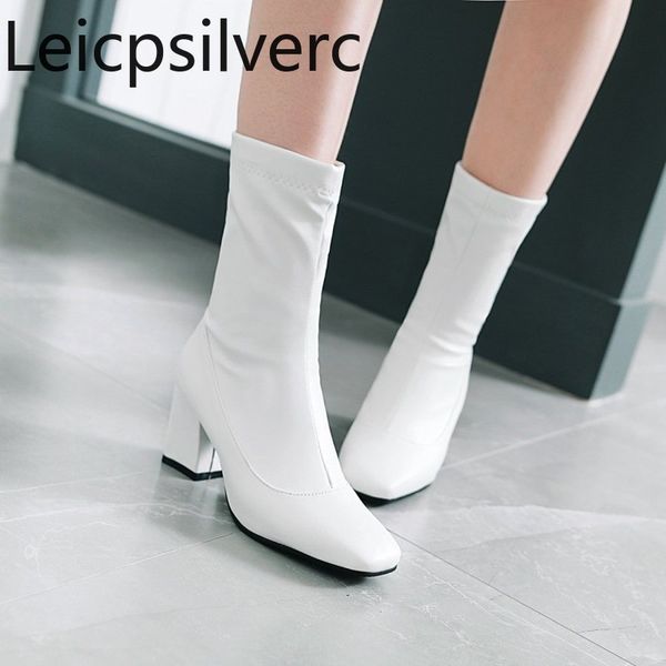 women's boots winter the new fashion solid square head thick heel high heel middle tube women's shoes plus size 32-48, Black
women's boots winter the new fashion solid square head thick heel high heel middle tube women's shoes plus size 32-48, Black