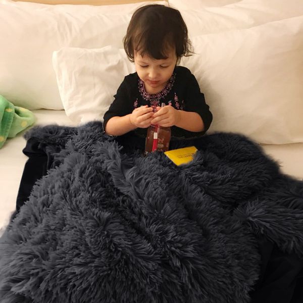 blanket soft lightweight luxury solid comfortable fluffy plush hypoallergenic blanket 90*120cm/130*160cm
blanket soft lightweight luxury solid comfortable fluffy plush hypoallergenic blanket 90*120cm/130*160cm