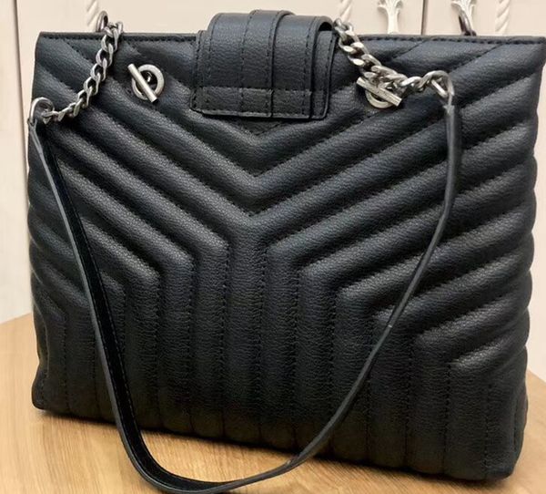 2020 new fashion women's bag designer leather cowhide v-shaped rhombus one shoulder portable large capacity bag
2020 new fashion women's bag designer leather cowhide v-shaped rhombus one shoulder portable large capacity bag