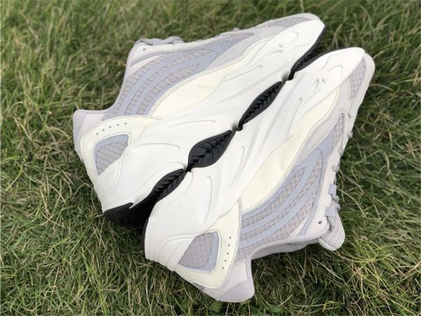 2020 authentic 700 v2 static kanye west man women outdoor shoes runner wave mauve triple white ef2829 casual sneakers with box, Black
2020 authentic 700 v2 static kanye west man women outdoor shoes runner wave mauve triple white ef2829 casual sneakers with box, Black