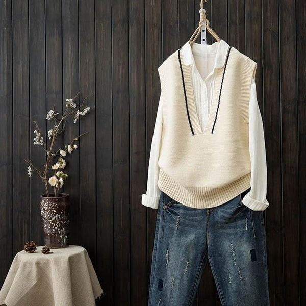 autumn women new knitted sweater college wind short sweater vest big v neck sleeveless vest, Black;white
autumn women new knitted sweater college wind short sweater vest big v neck sleeveless vest, Black;white