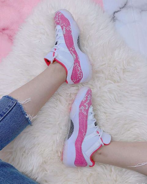 with box)2019 11 low wmns pink snakeskin basketball shoes with carbon fiber women white watermelon black sneaker
with box)2019 11 low wmns pink snakeskin basketball shoes with carbon fiber women white watermelon black sneaker