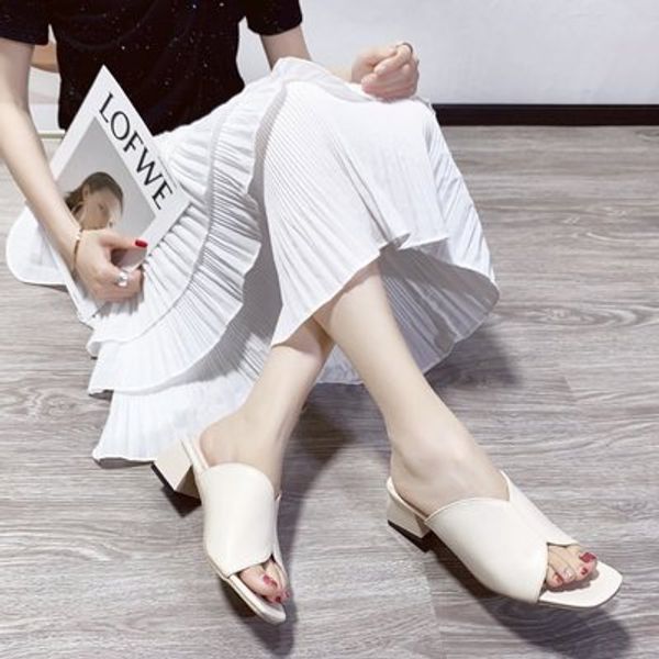 2020 summer new korean fashion solid color simple outer wear thick heel word drag high heel slippers, Black
2020 summer new korean fashion solid color simple outer wear thick heel word drag high heel slippers, Black