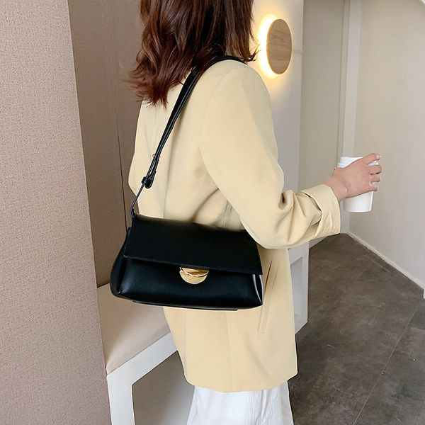 foreign style new style women's armpit bag solid color pu metal semicircle buckle fashion wild shoulder messenger bag
foreign style new style women's armpit bag solid color pu metal semicircle buckle fashion wild shoulder messenger bag