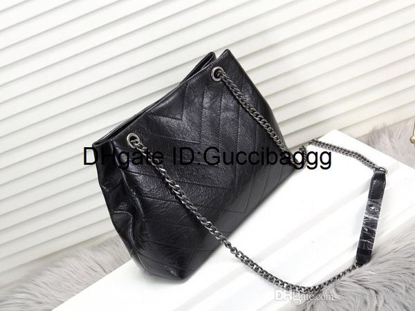 designer handbag female wax oil chain bag fashion handbag large capacity shoulder bag size 28*22*8
designer handbag female wax oil chain bag fashion handbag large capacity shoulder bag size 28*22*8