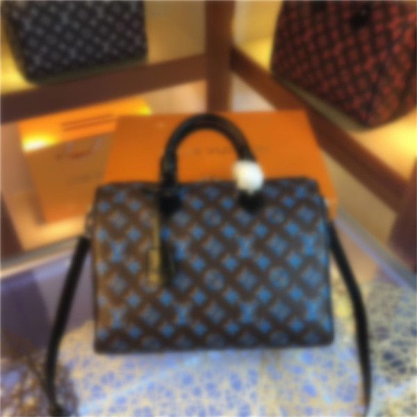 127200fashion bags totesnew fashion bag designer handbag shoulder bag, luxury woman handbag bag, delivery
127200fashion bags totesnew fashion bag designer handbag shoulder bag, luxury woman handbag bag, delivery