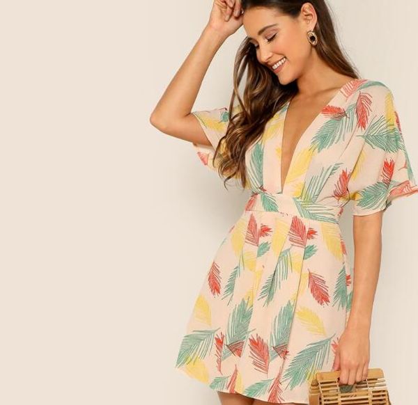 plunge neck tied open back tropical dress deep v neck fit and flare women dresses short sleeve summer dress, Black;gray
plunge neck tied open back tropical dress deep v neck fit and flare women dresses short sleeve summer dress, Black;gray