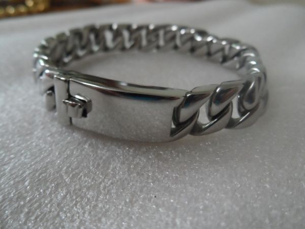 8.66'' 12mm wide silver strong stainless steel fashion curb link chain bracelet bangle for women men boys punk bling jewelry, Black
8.66'' 12mm wide silver strong stainless steel fashion curb link chain bracelet bangle for women men boys punk bling jewelry, Black