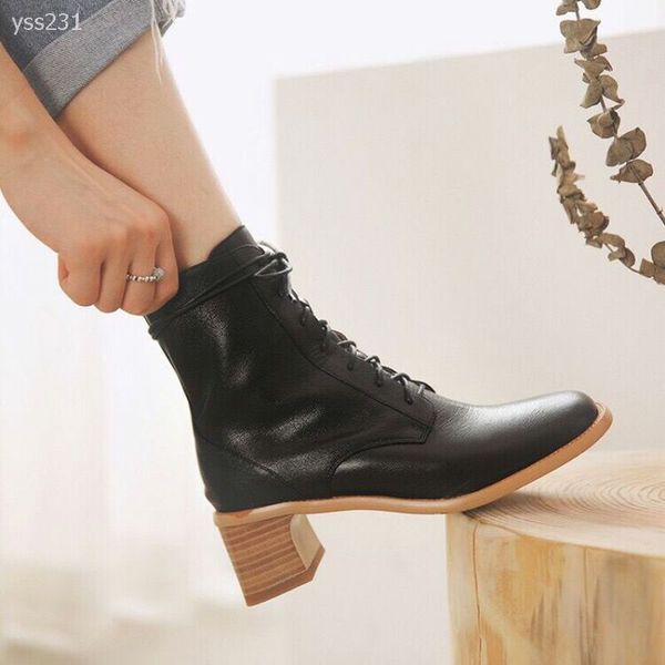 2019 fashionable autumn new europe and america ankle boots martin boots female lace-up casual generous wild high-end square short boot, Black
2019 fashionable autumn new europe and america ankle boots martin boots female lace-up casual generous wild high-end square short boot, Black