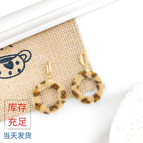 sterling silver needle leopard circle серьги падения европейских и американских стиле sexy серьги ретро hong kong-style хепберн мода commute, Golden
sterling silver needle leopard circle серьги падения европейских и американских стиле sexy серьги ретро hong kong-style хепберн мода commute, Golden