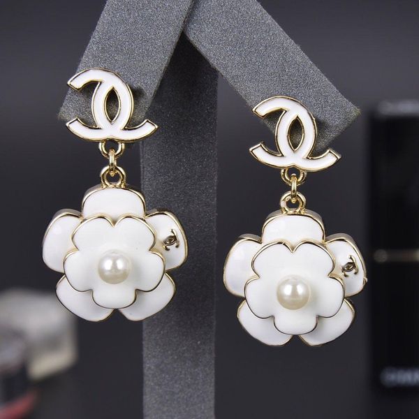 2020 flower drip oil earrings alphabet earrings luxury brass design 925 silver pin earrings fashion supply, Golden
2020 flower drip oil earrings alphabet earrings luxury brass design 925 silver pin earrings fashion supply, Golden