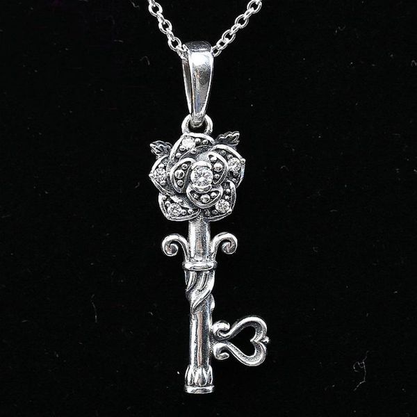925 sterling silver necklace vintage rose key with clear cubic zirconia pendant necklaces for women wedding gift fine jewelry
925 sterling silver necklace vintage rose key with clear cubic zirconia pendant necklaces for women wedding gift fine jewelry