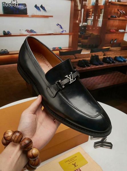 2019 luxury red bottom spikes dress shoes decorative pattern flat genuine leather oxford shoes men walking wedding party loafers sneakers, Black
2019 luxury red bottom spikes dress shoes decorative pattern flat genuine leather oxford shoes men walking wedding party loafers sneakers, Black