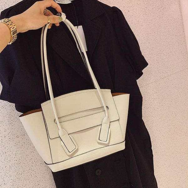 2020 good quality simple squid wings tote bag new portable fashion one shoulder temperament bag
2020 good quality simple squid wings tote bag new portable fashion one shoulder temperament bag