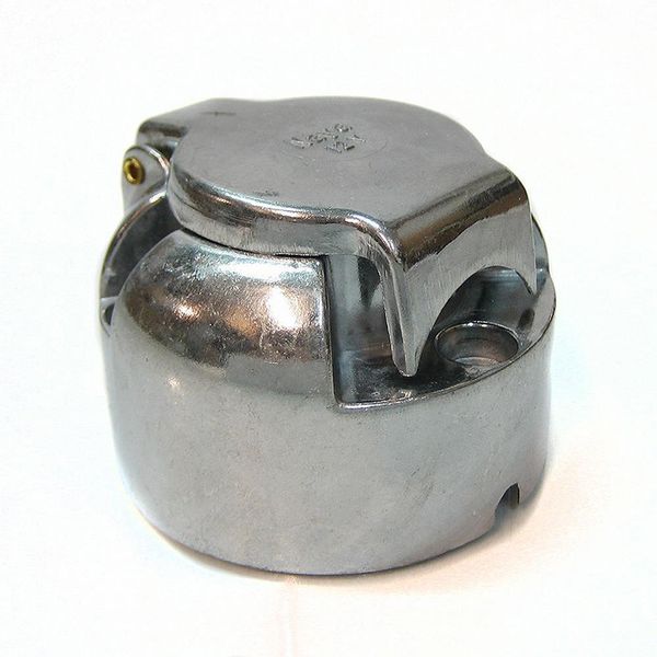 european style trailer seven-pin plug 12v metal power supply plug seven holes conversion socket trailer truck connector
european style trailer seven-pin plug 12v metal power supply plug seven holes conversion socket trailer truck connector