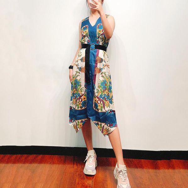 women dress 2019 autumn and winter new v-neck sleeveless asymmetric floral print midi dress, Black;gray
women dress 2019 autumn and winter new v-neck sleeveless asymmetric floral print midi dress, Black;gray