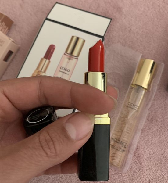 ГОРЯЧАЯ Роскошная косметическая матовая губная помада Rouge à lèvres + духи 20 мл Parfum 2 в
ГОРЯЧАЯ Роскошная косметическая матовая губная помада Rouge à lèvres + духи 20 мл Parfum 2 в