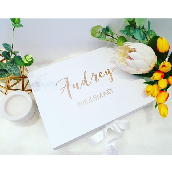 gift box decal, bride, real foil bridesmaid proposal box, white custom name groomsman maid of honour gift bridal party bift box
gift box decal, bride, real foil bridesmaid proposal box, white custom name groomsman maid of honour gift bridal party bift box