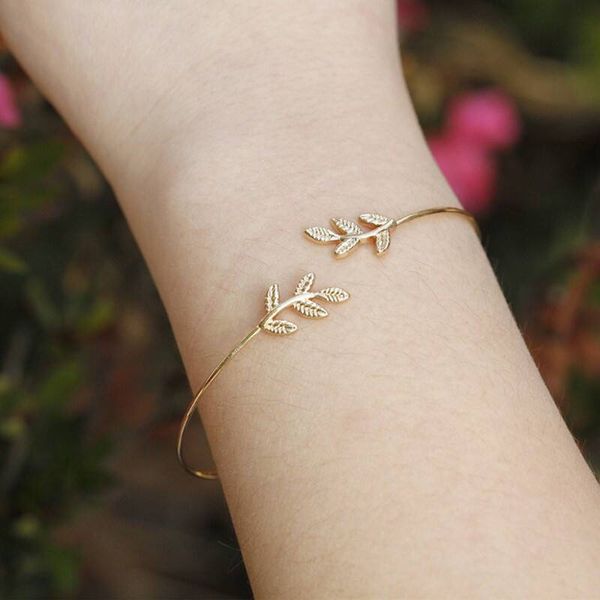 1pcs leaves opening alloy cuff bracelets for women gold silver color bracelets female jewelry, White
1pcs leaves opening alloy cuff bracelets for women gold silver color bracelets female jewelry, White