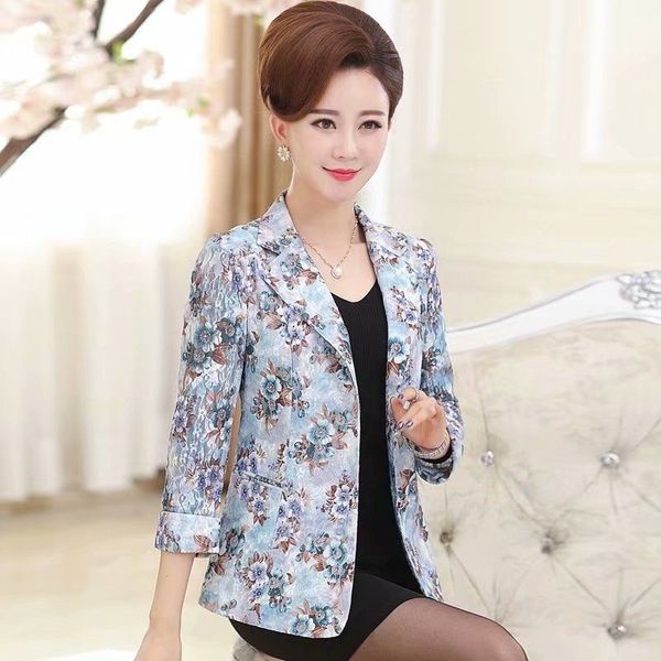 2020 new spring autumn middle aged and old women casual notched printed blazers female single breasted pockets suits coat c153, White;black
2020 new spring autumn middle aged and old women casual notched printed blazers female single breasted pockets suits coat c153, White;black